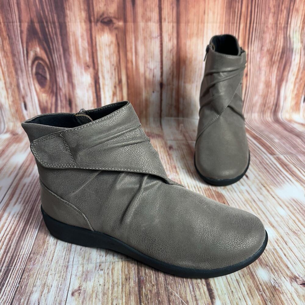 Clarks Cloudsteppers SILLIAN TANA Size 7.5 Tan Suede Ankle Boots Shoes Side Zip